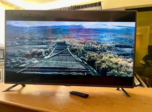 L.G 50 inch TV photo 2