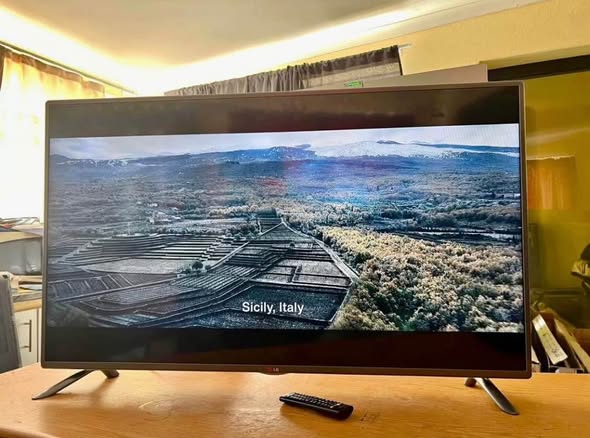L.G 50 inch TV photo 3