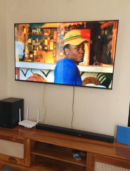 Hisense 55 inch TV photo 3