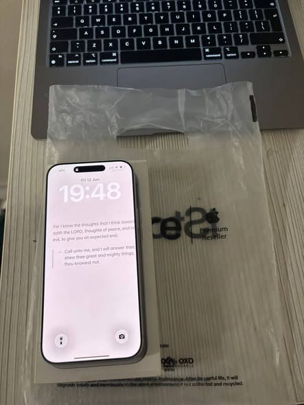 IPhone 17 pro max with box papers photo 3