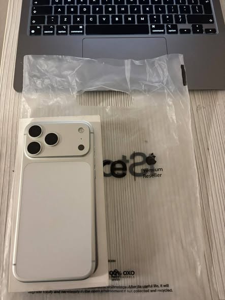 IPhone 17 pro max with box papers photo 1