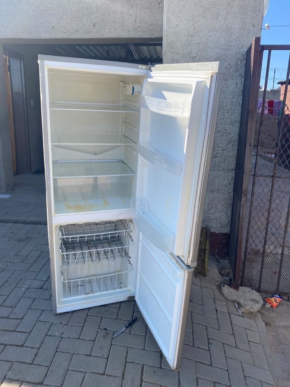 Selling fridges on affordable prices photo 2