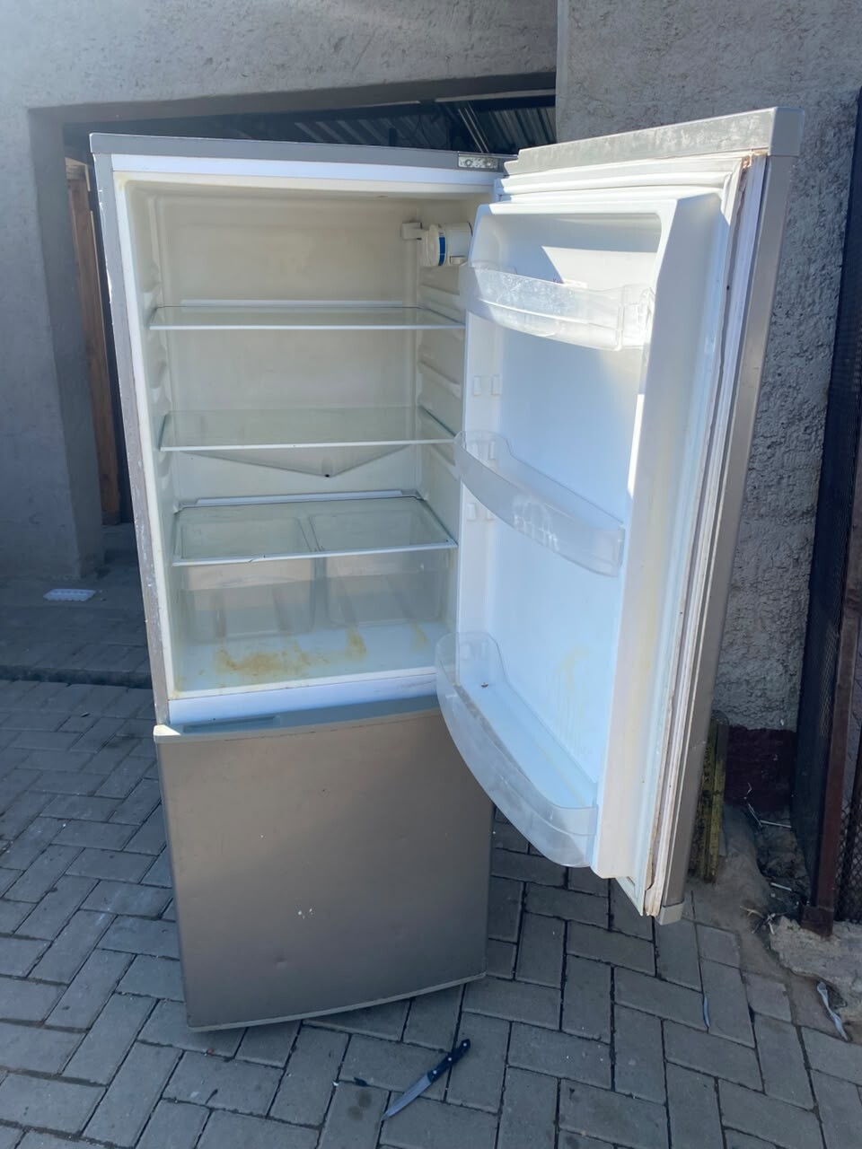 Selling fridges on affordable prices photo 3