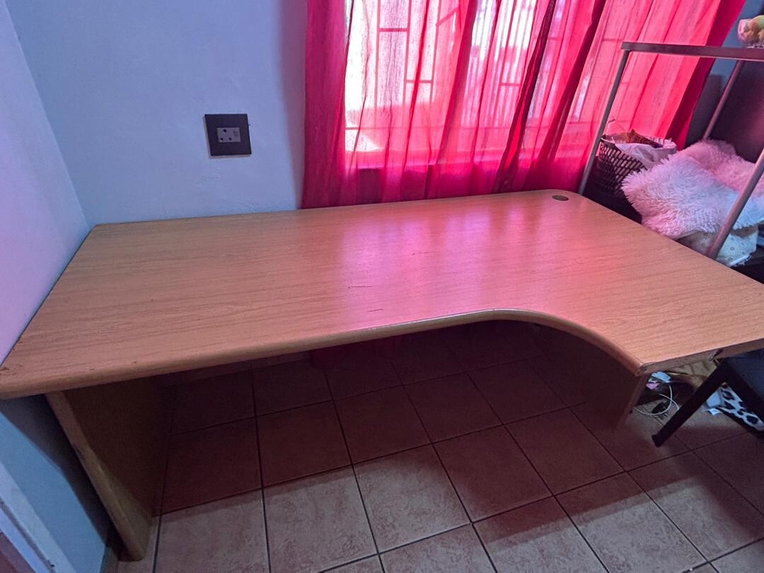 Study table photo 3