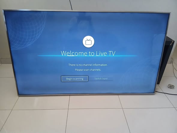 Hisense 75inch smart Tv with remote photo 3