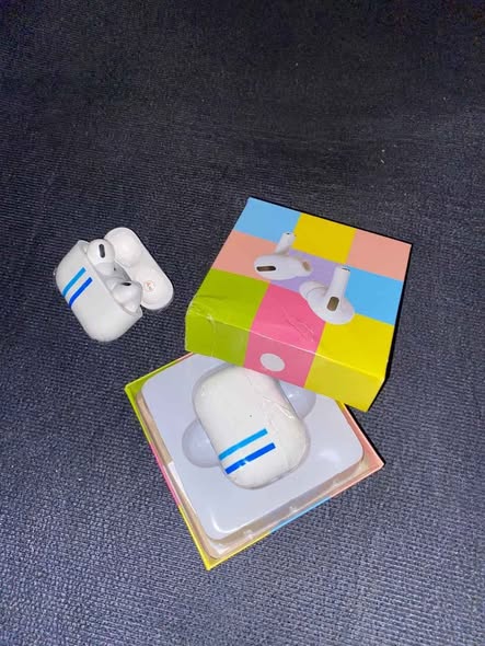 Earbuds photo 2