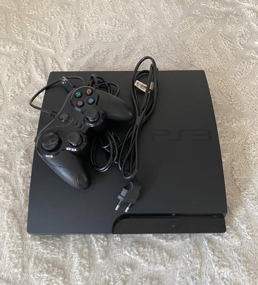 PS3 slim photo 1
