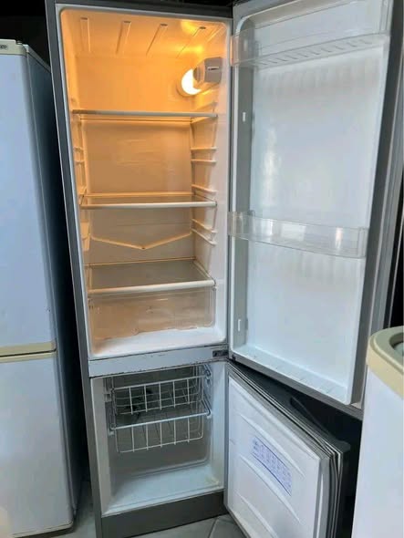 Defy fridge photo 2