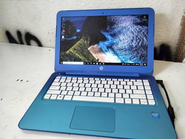 HP LAPTOP (Chromebook) photo 1