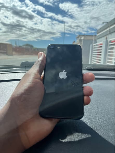 iPhone SE photo 4