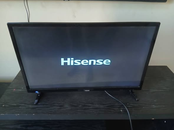 Hisense 32inch normal TV with remote photo 1