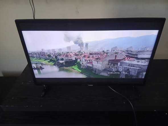 Hisense 32inch normal TV with remote photo 3