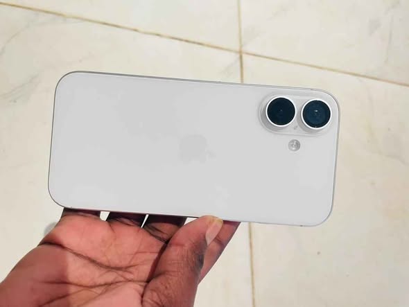 IPhone 16 128GB photo 3