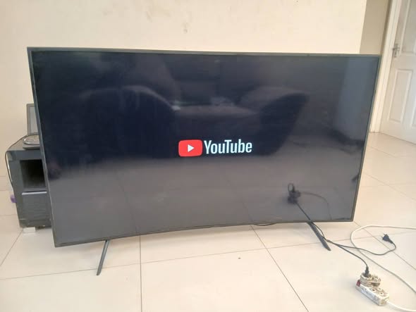 Samsung 65inch cuver smart Tv with remote photo 4