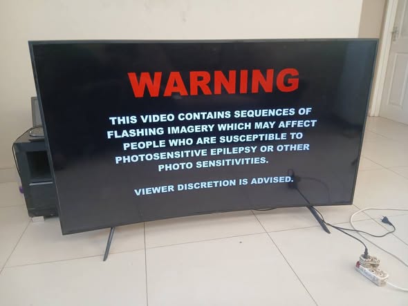 Samsung 65inch cuver smart Tv with remote photo 5