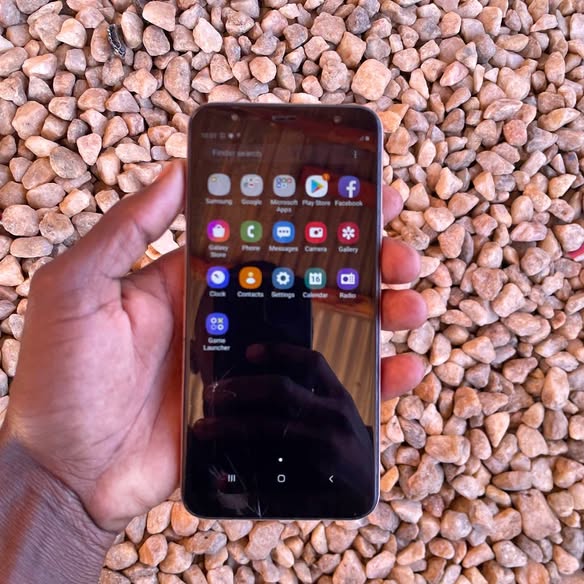 Samsung j4 plus photo 1