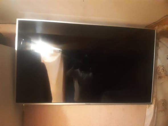 65inch Panasonic smart TV photo 4