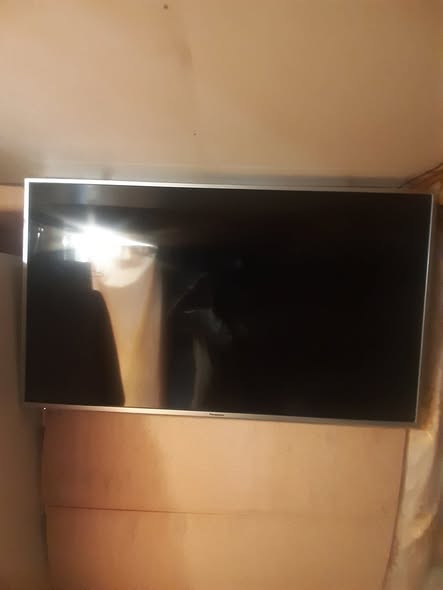 65inch Panasonic smart TV photo 5