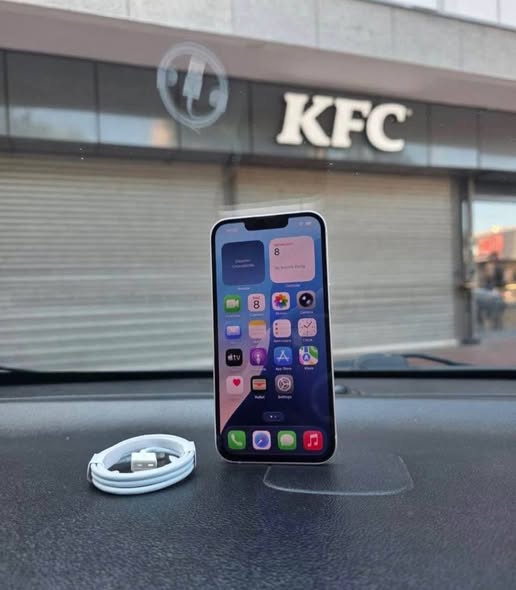 IPHONE 13 128GIG photo 1