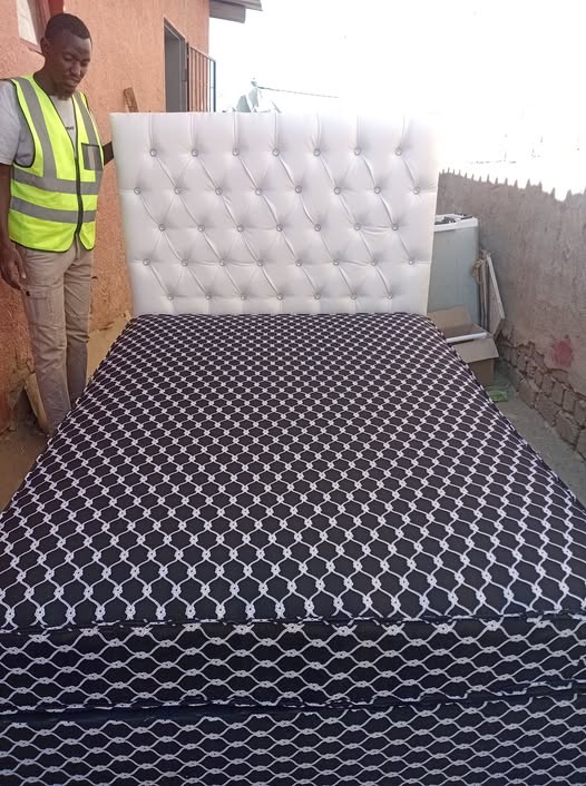 Headboard and bed photo 1
