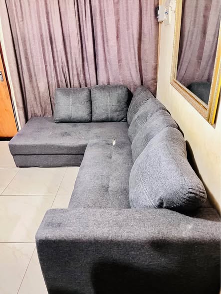 L-Couch with 6 pillows photo 3