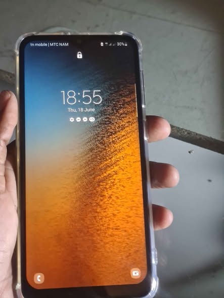 SAMSUNG A20 photo 2