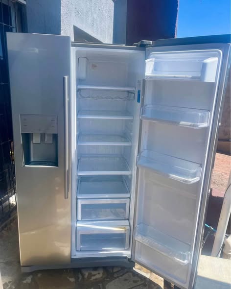 Samsung double door fridge and freezer photo 4