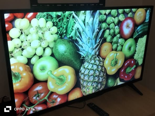 Omega 43 inch smart TV photo 3