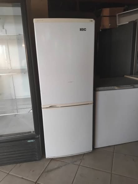 White kic fridge photo 1