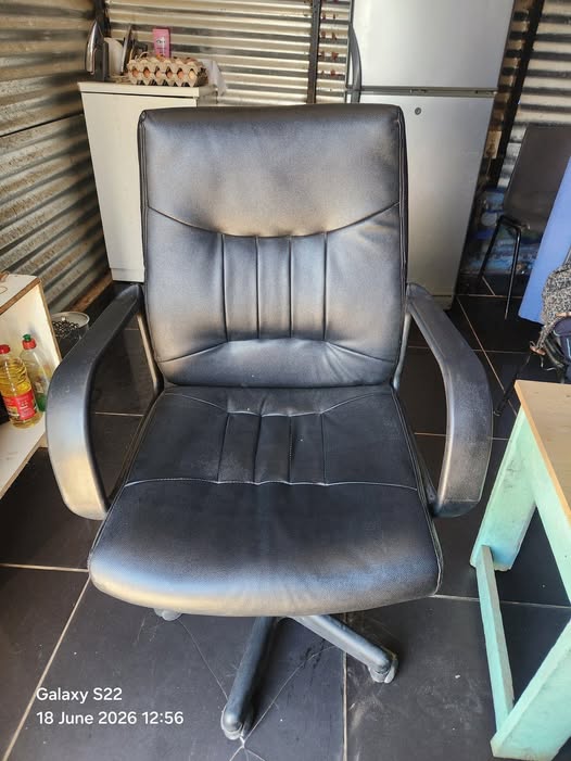 Office chair photo 1