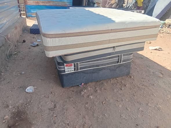 Good second hand queen size beds and double beds photo 1