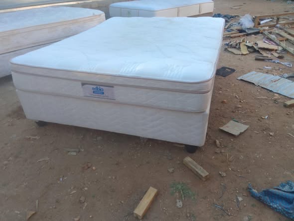 Good second hand queen size beds and double beds photo 4