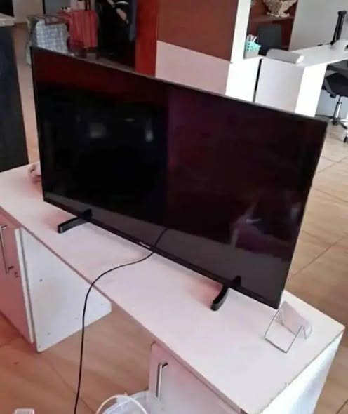 51 INCHES TV photo 2