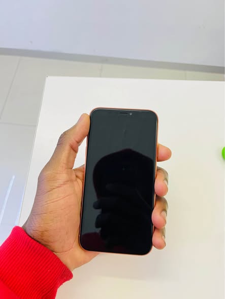 iPhone XR (128GB) photo 2