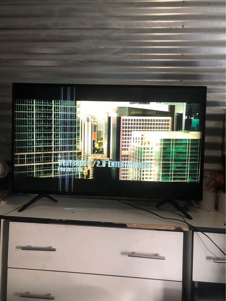 43 inch TV photo 3