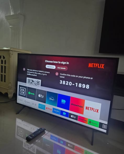 Hisense 40 inch Smart Tv photo 2