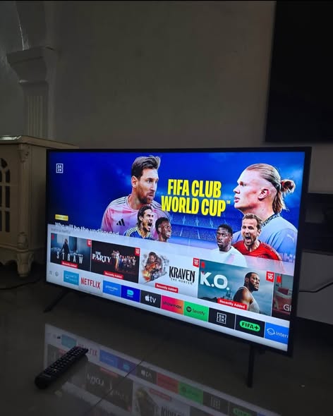Hisense 40 inch Smart Tv photo 1