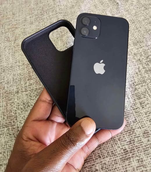 iPhone 12 photo 2