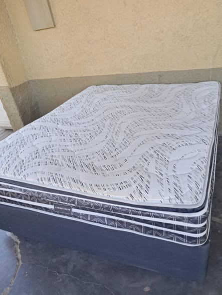 Restonic queen size bed photo 3