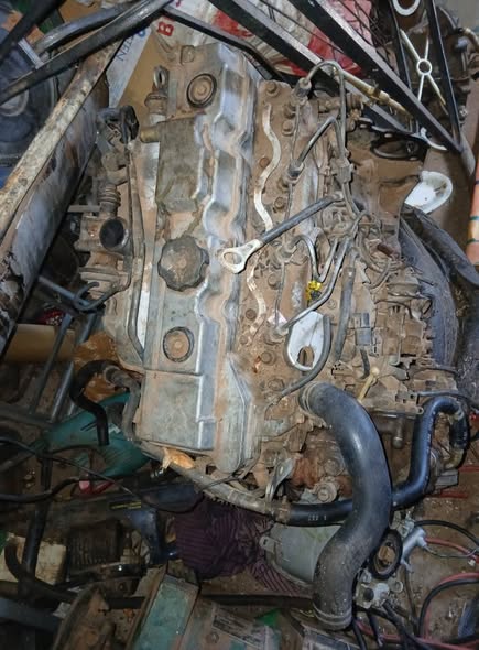 Mitsubishi 2.8 diesel complete engine photo 1