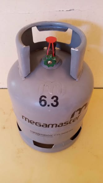 4.5kg Gas Cylinder (has gas in it) photo 2