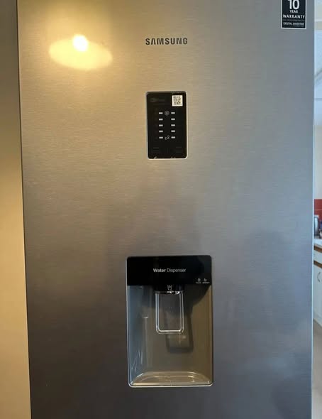 Samsung inverter Fridge photo 4