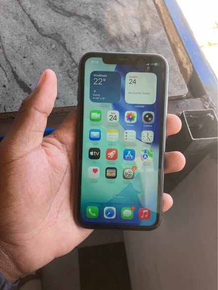 iPhone 11 photo 3