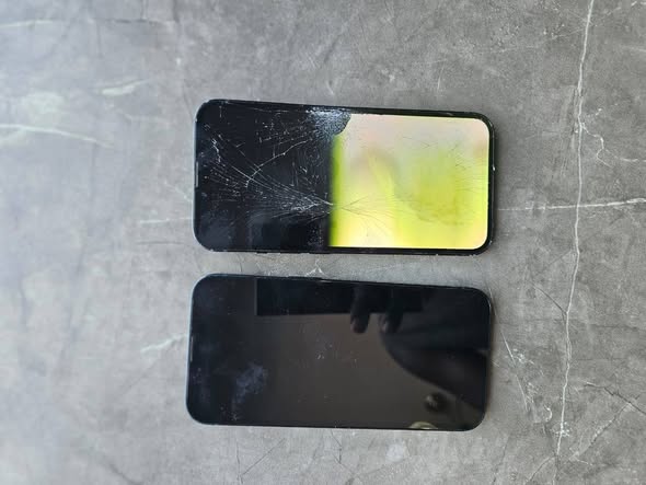 2 x iphone 14 photo 1