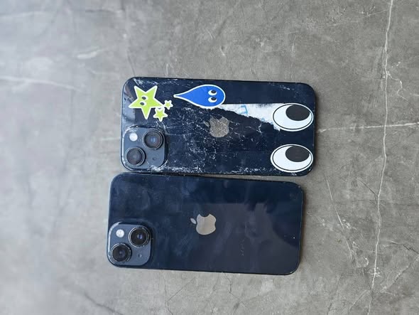 2 x iphone 14 photo 2