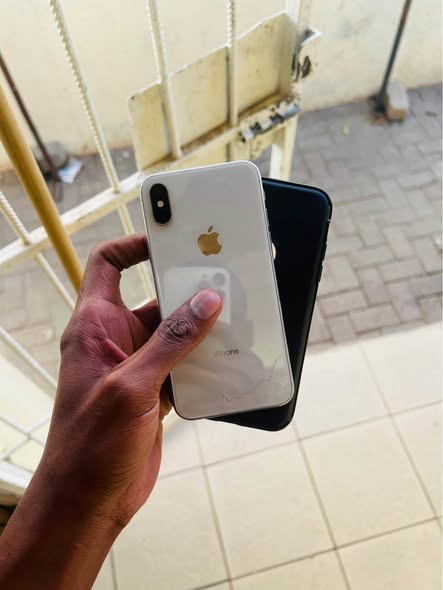 iPhone X  64gig photo 3