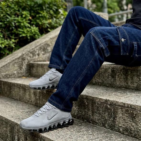 Sneakers photo 2