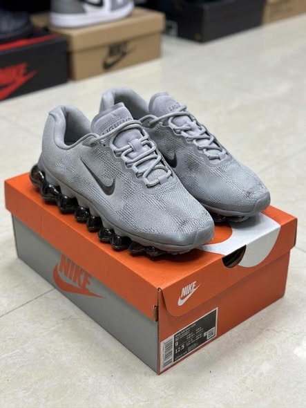 Sneakers photo 4