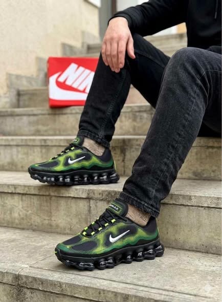 Sneakers photo 3