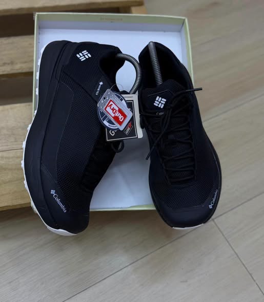 Sneakers photo 1